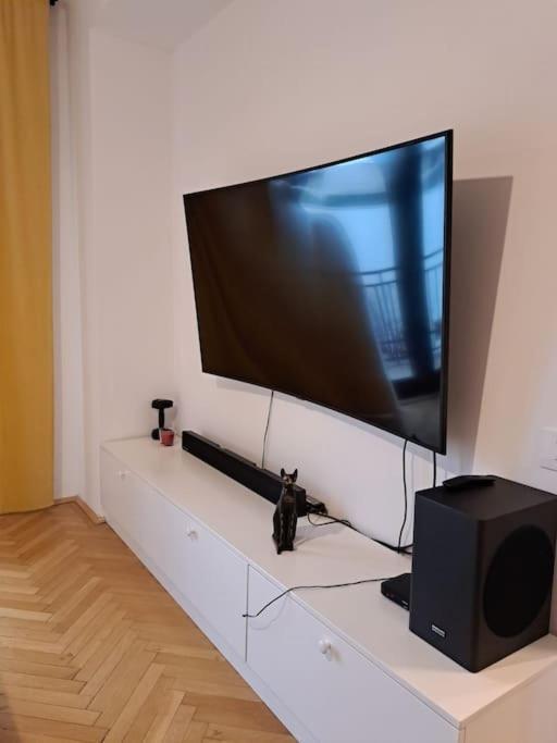 Classy Apartment With Parking In The City Center Bükreş Dış mekan fotoğraf